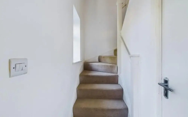 Riverfront Staffordshire Retreat
