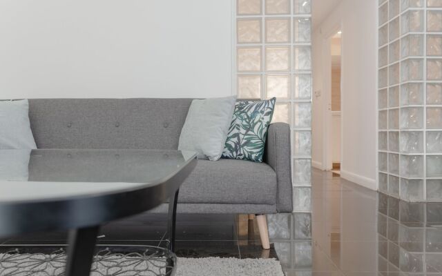 2 Bedroom Apartment in White City