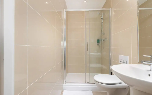 Skyvillion 2bed Enfield Flat W Balcony - Parking