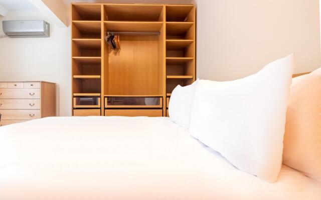Flat with Garden Close to Coast in Uskudar