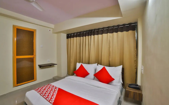 OYO Flagship 27974 Madhuram Arcade