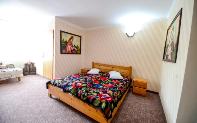 Hostel Roata Cu Noroc