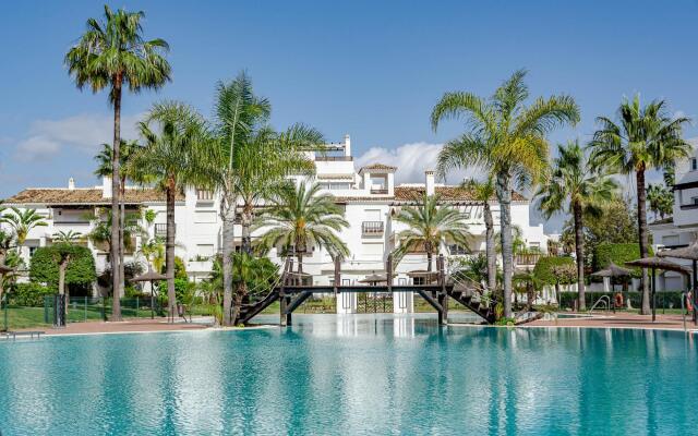 Casa Adelfas II by Roomservices