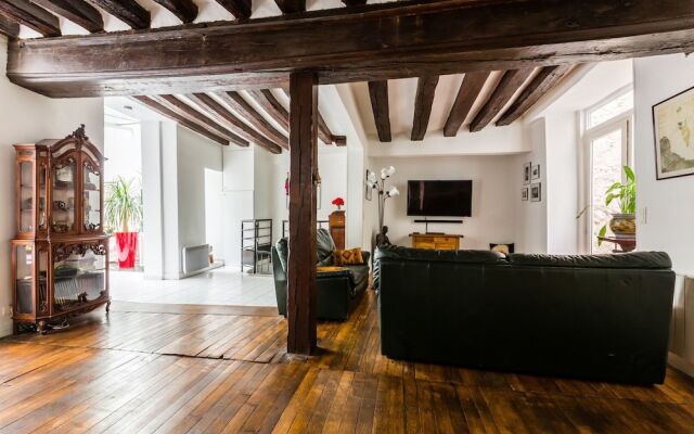 Central Escape by the Seine