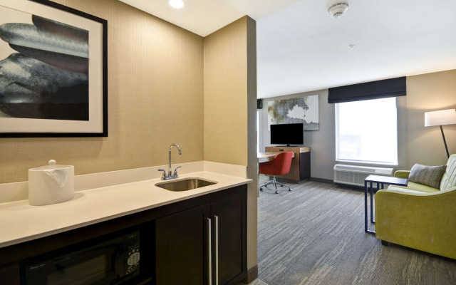 Hampton Inn & Suites Detroit/Warren