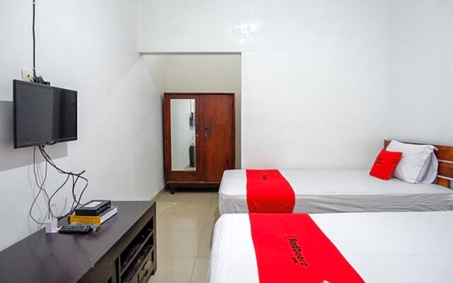 RedDoorz Syariah near Universitas Muhammadiyah Surakarta
