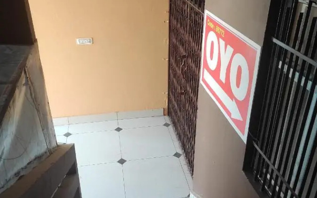 OYO 86772 V s