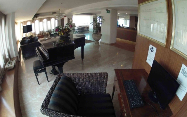 City Hotel
