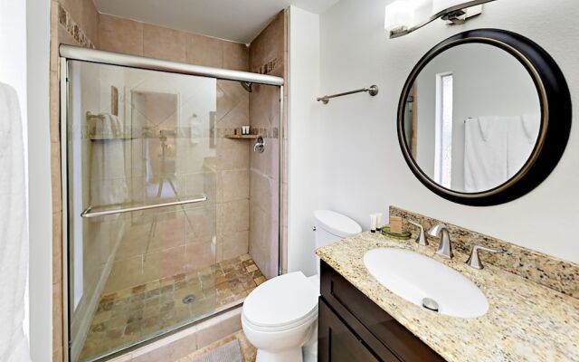 Stylish Desert Oasis - 3 Br Home