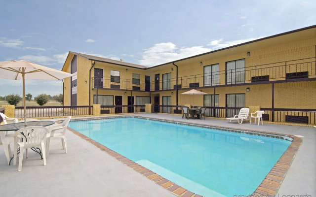 Executive Inn & Suites