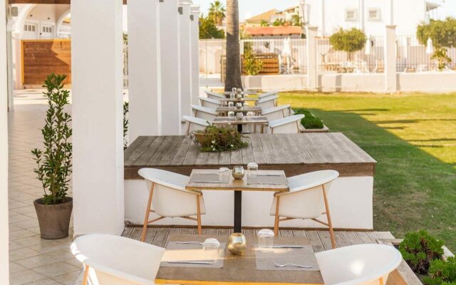 Olive Grove Beachfront Apartments & Suites
