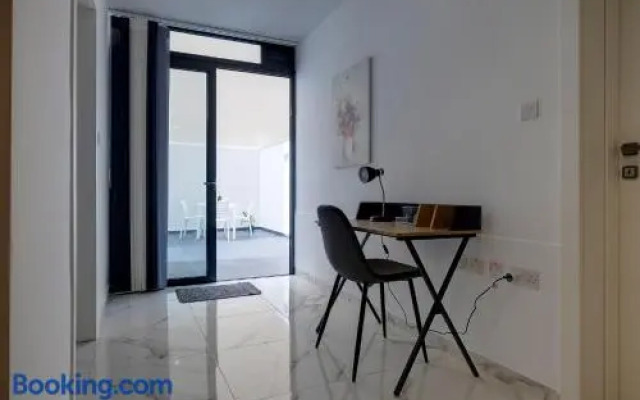 Top Location 2 Bedroom With Terrace