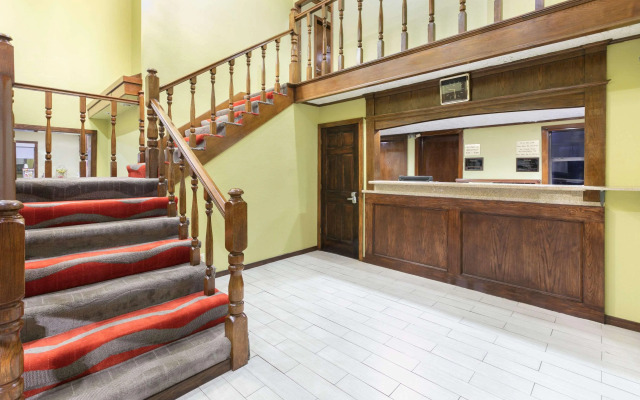 Travelodge Inn & Suites by Wyndham Norman