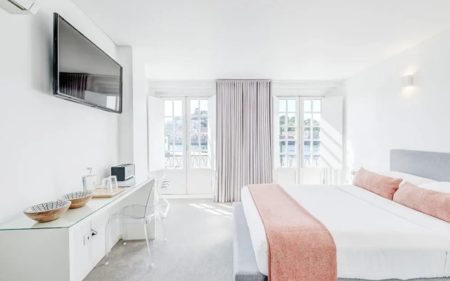 Miragaia Riverside Suites.