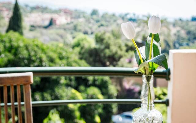 SAT - Contemporary Apartment in Puerto Banus