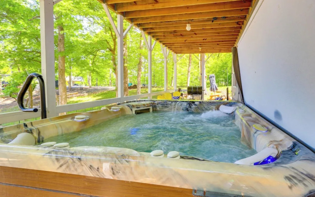 Lakefront Eatonton Getaway w/ Dock & Grill!