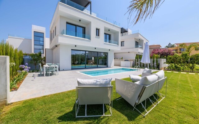 By The Beach - Blue Topaz Villa