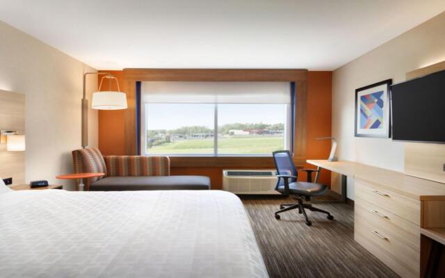 Holiday Inn Express Hotel & Suites Woodbridge, an IHG Hotel