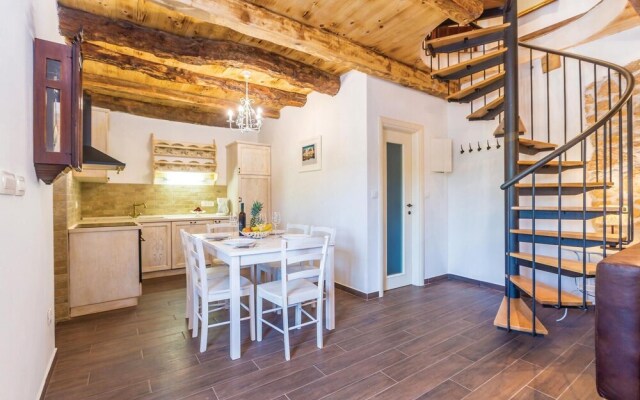 Stunning Home in Silo With Wifi and 2 Bedrooms