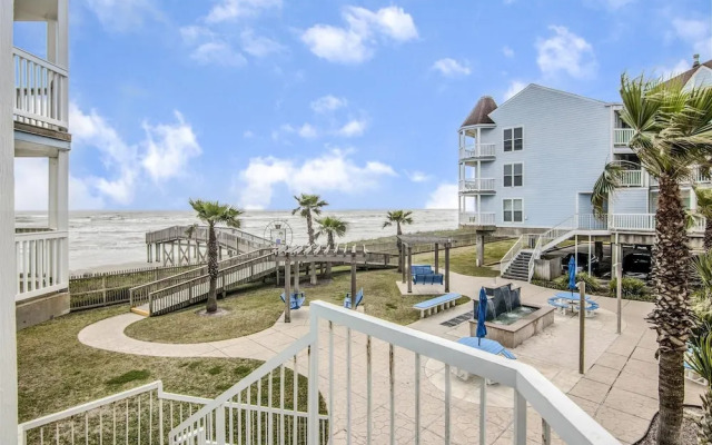 Seascape 2111 2 Bedroom Condo by RedAwning