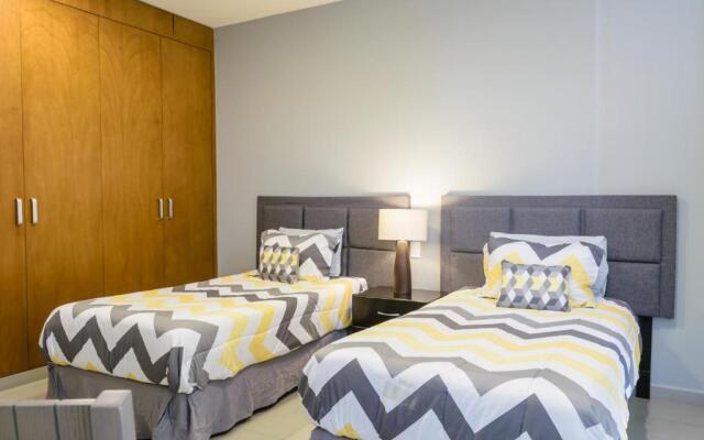 Lunada Condo by Bric