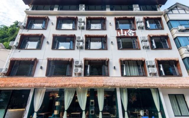 Shanshe · Shennongjia B&B (Muyu Town Store)