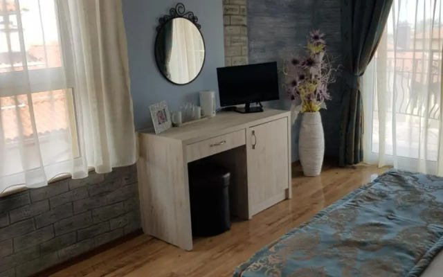 Vromos Guest House