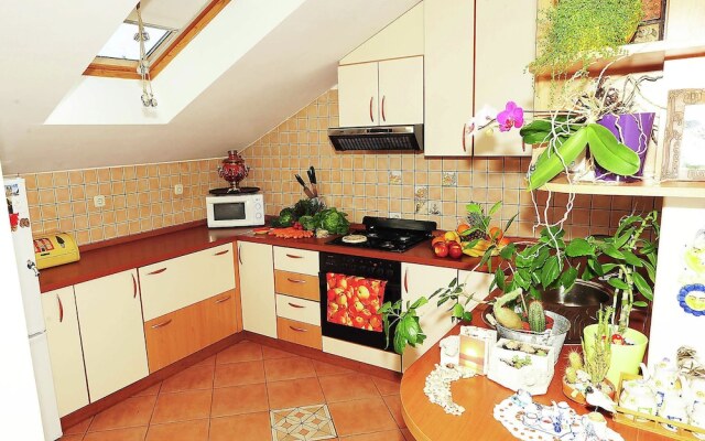 Colourful Apartment in Dalmatia With Furnished Balcony