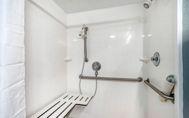 Quality Inn & Suites Tarpon Springs South