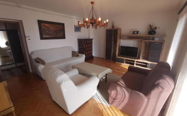 Apartment Andrija 41 pax