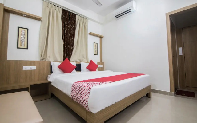 OYO 15700 Spectrum Residency