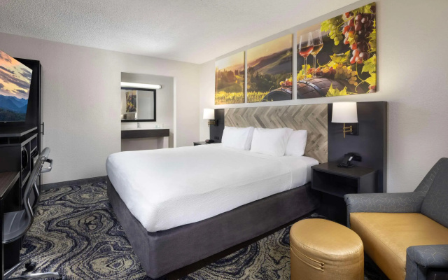Clarion Pointe Biltmore Village