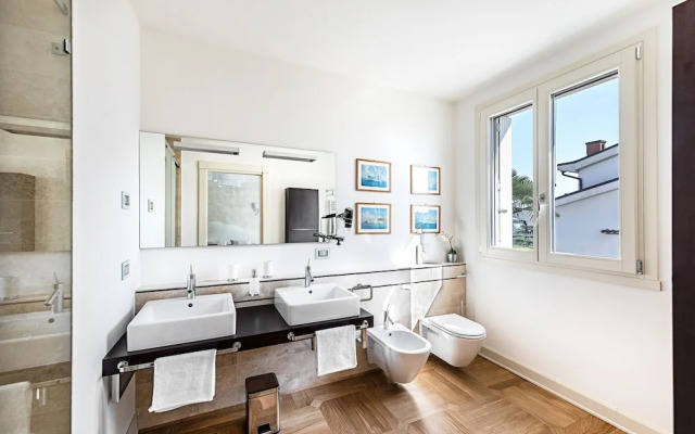 Luxury Lake Front Catullo A2 by Wonderful Italy