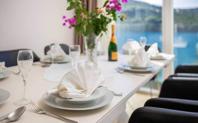 Beachfront Villa Seashell with Pool