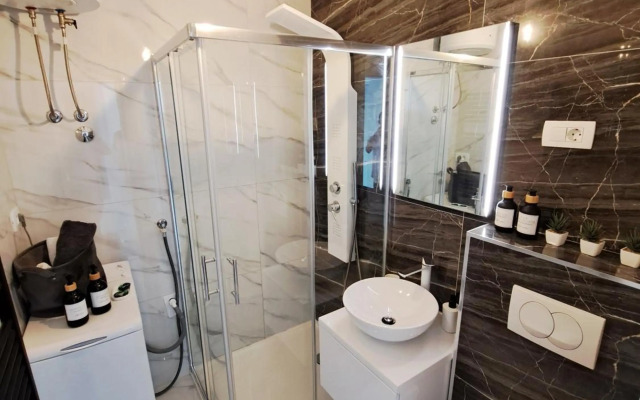 NEW! Top apartment, Split view from above