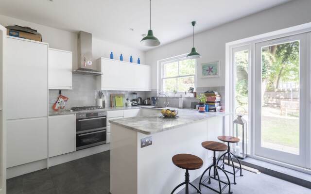 Beautiful Family home in Putney