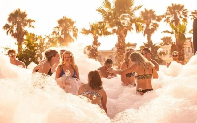 Black Amber Boutique Hotel