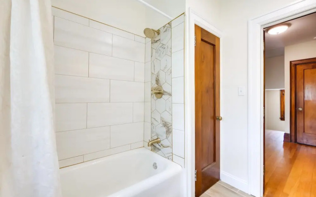 Cleveland Heights Retreat: Close to Everything!