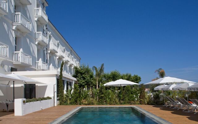 Grand Hotel Des Sablettes Plage, Curio Collection By Hilton