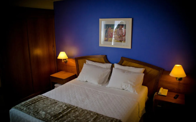 卡舒埃鲁广场酒店(Cachoeiro Plaza Hotel)
