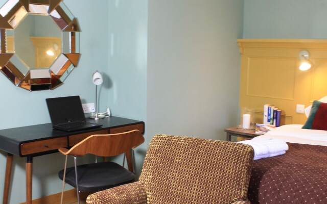 The Lodge at Hemingford Grey House