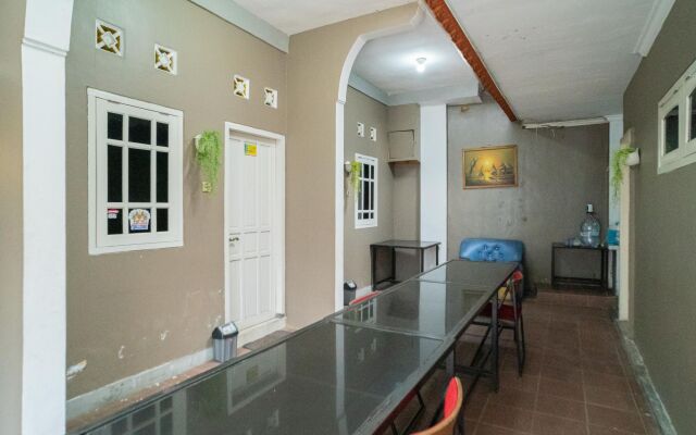 RedDoorz @ Oro Oro Ombo Batu