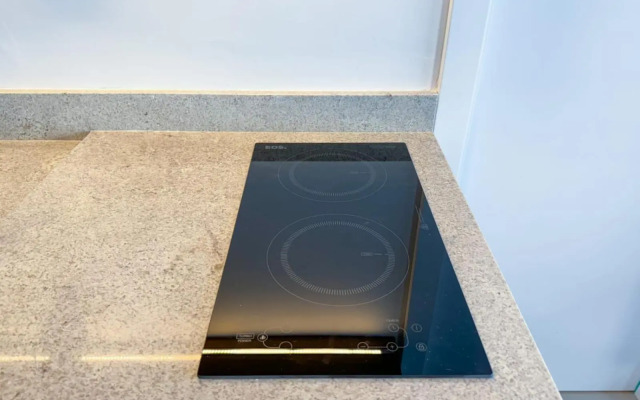 Studio novíssimo, completo e muito bem localizado