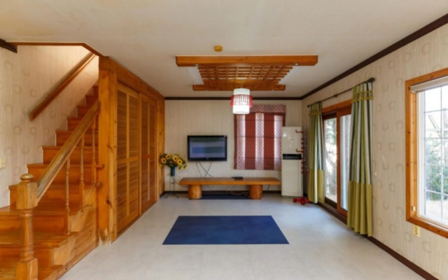 Yangyang Seorak Badanamuro Pension