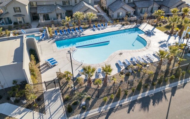 Sunshine Serendipity 4 Bedroom Apts by RedAwning