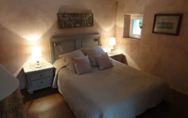 Lush Home in L'isle-sur-la-sorgue With Swimming Pool