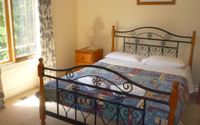 Whispering Pines Cottages