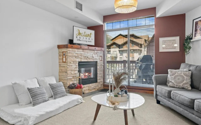 ⭐️ Luxury Mountain View Studio in Canmore ⭐️
