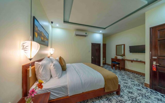 The Lake Hoian Hotel