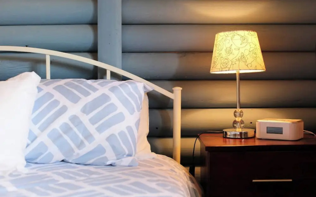 Chloe's Cabin Accommodation – Guest Rooms – White Beach